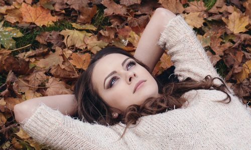 季節の変わり目は自律神経の乱れが原因！秋の眠気と体調の関係は？